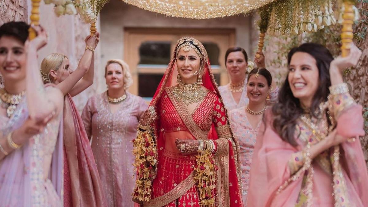 Katrina Kaif Vicky Kaushal Wedding: दुल्हन बनीं कटरीना कैफ, भाई की जगह शादी में 6 बहनों ने निभाई ये रस्म