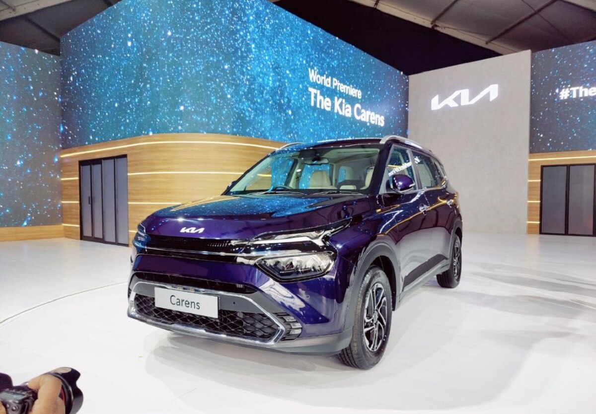 Kia Carens में 3-रो सिटिंग, लंबा व्हीलबेस