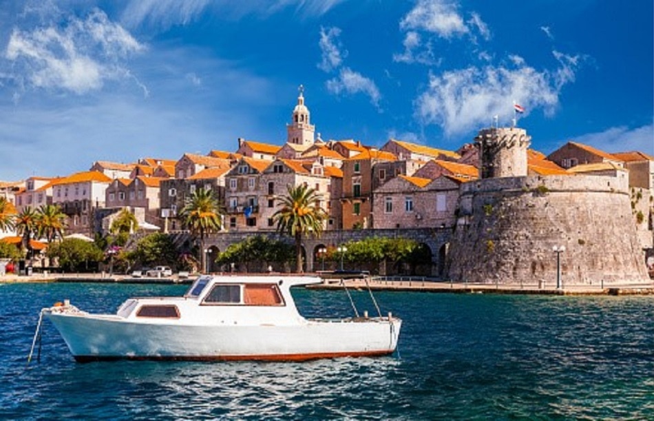 इन 10 छोटे शहरों के सामने फीके पेरिस-रोम