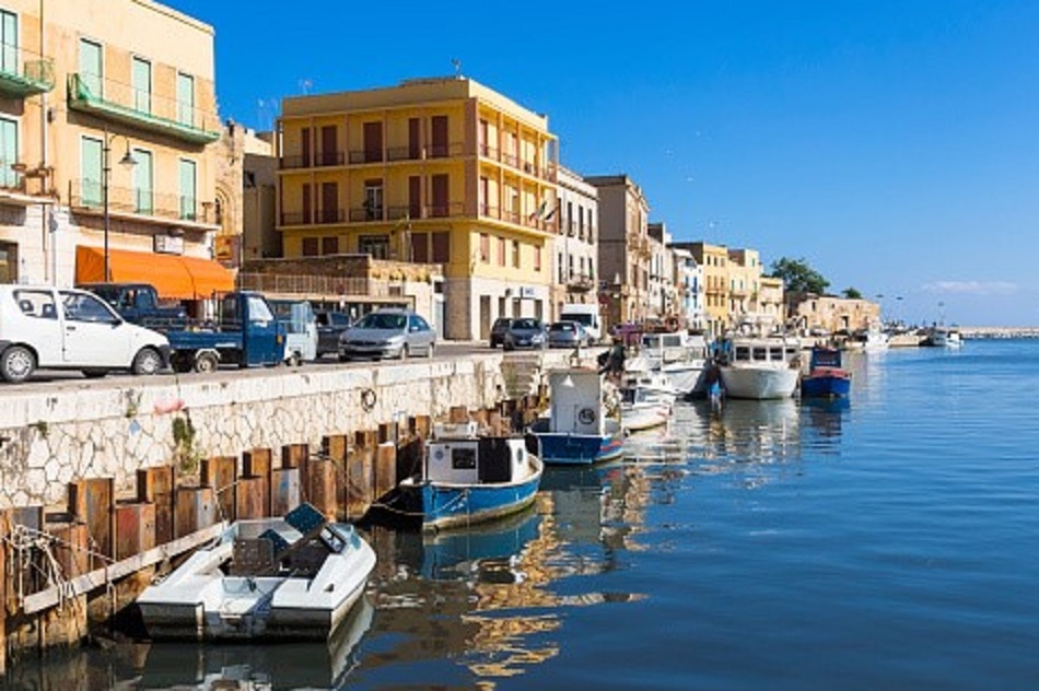 इन 10 छोटे शहरों के सामने फीके पेरिस-रोम