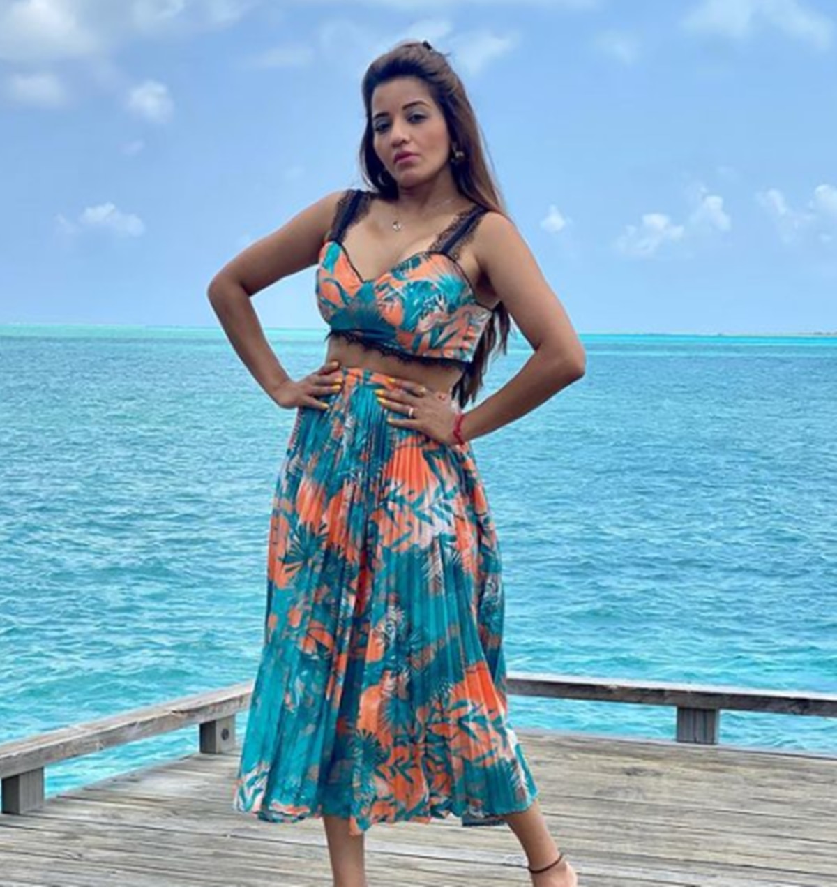 Monalisa Deep Neck Line 