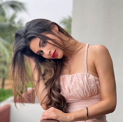 मौनी रॉय