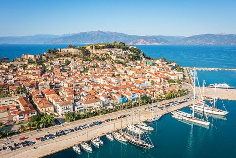 इन 10 छोटे शहरों के सामने फीके पेरिस-रोम