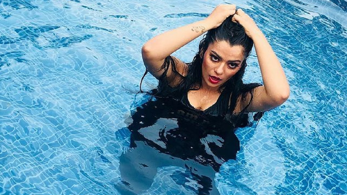 nidhi jha bikini look