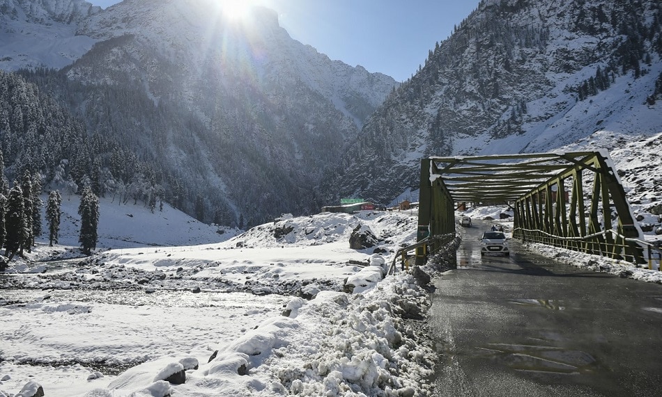 भारत की इन 8 जगहों पर हो रहा स्नो फॉल