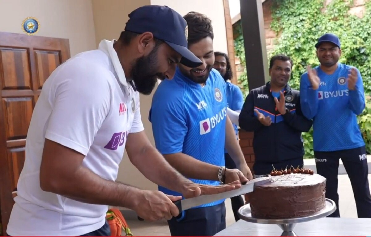 Rishabh_pant_and_m._shami_cake