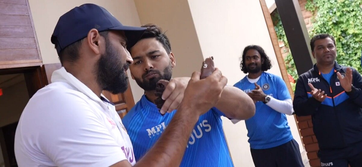 rishabh_pant_and_m._shami_cake 1