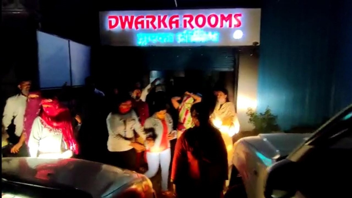 लॉज पर रेड