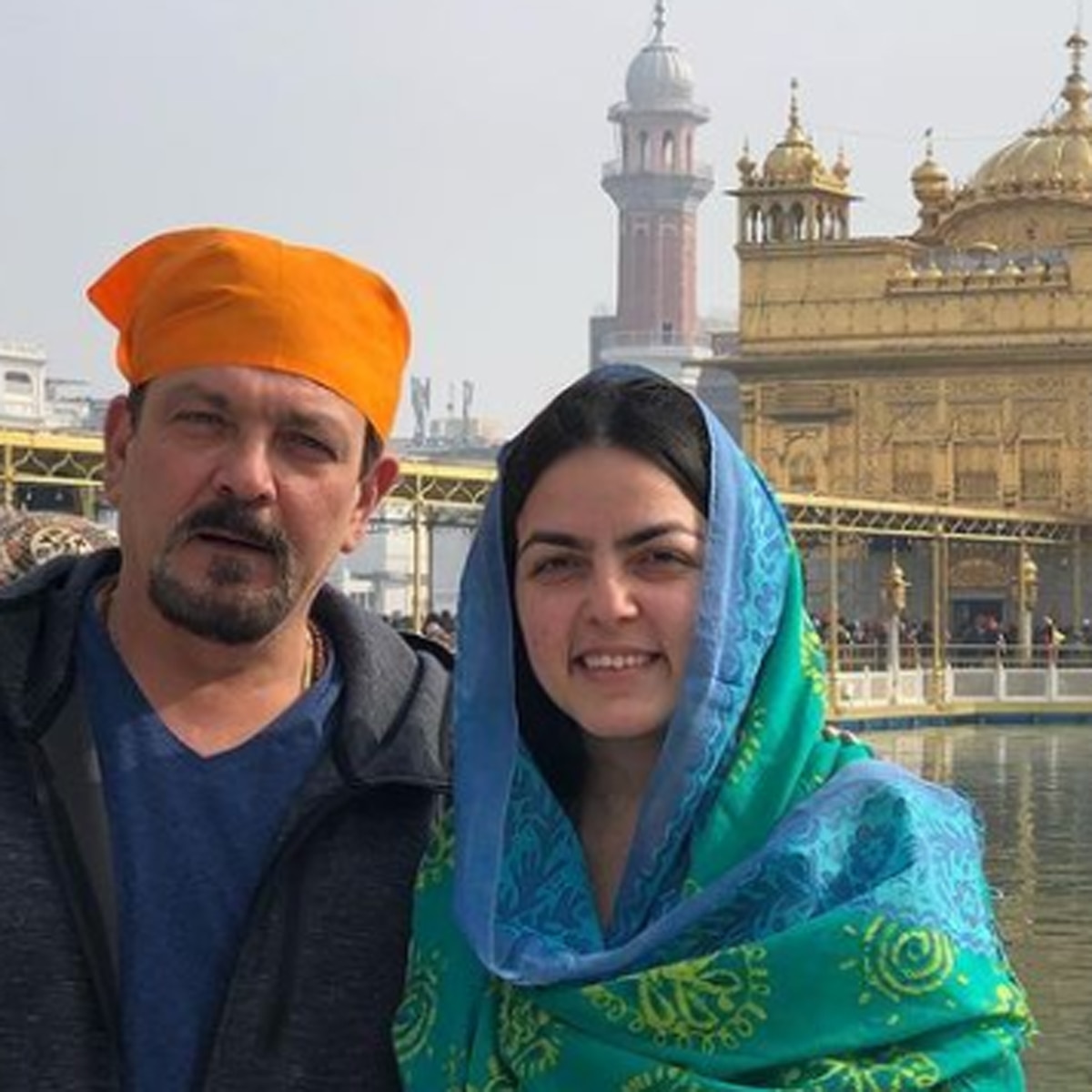 शनेल ईरानी अपने पापा के साथ 