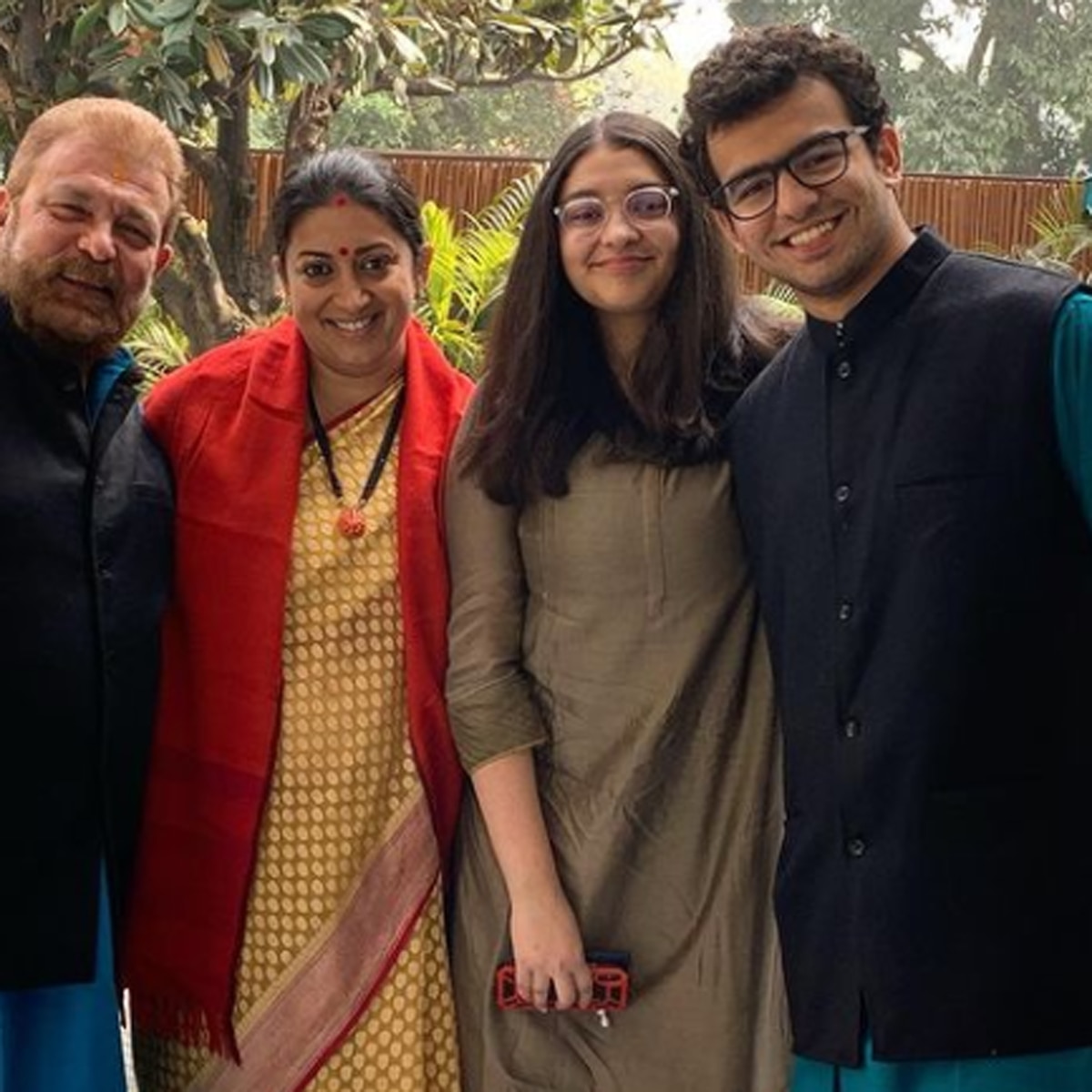 स्मृत‍ि ईरानी का पर‍िवार 