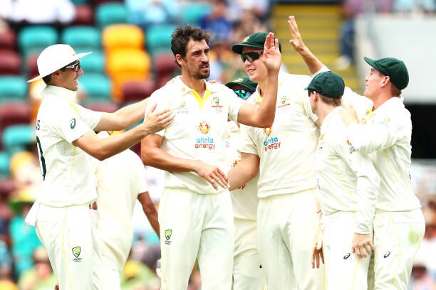 Mitchell Starc celebrating wicket (Getty)