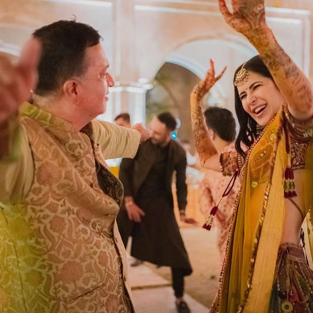 विक्की कौशल के प‍िता और कटरीना कैफ