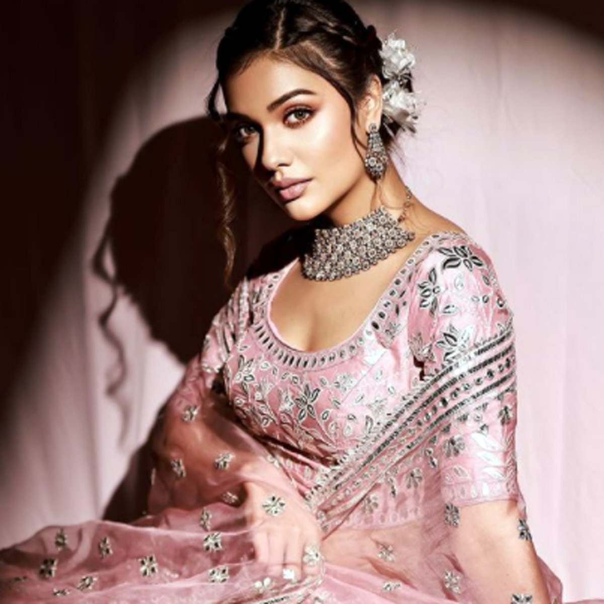 दिव्या अग्रवाल