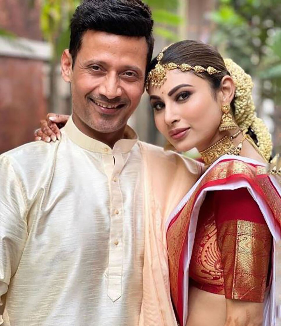 मौनी रॉय वेडिंग फोटोज