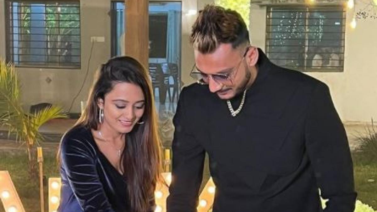 Axar Patel Engagement: हाथ में अक्षर पटेल के नाम का टैटू, जानें कौन हैं टीम इंडिया के स्टार की होने वाली मंगेतर
