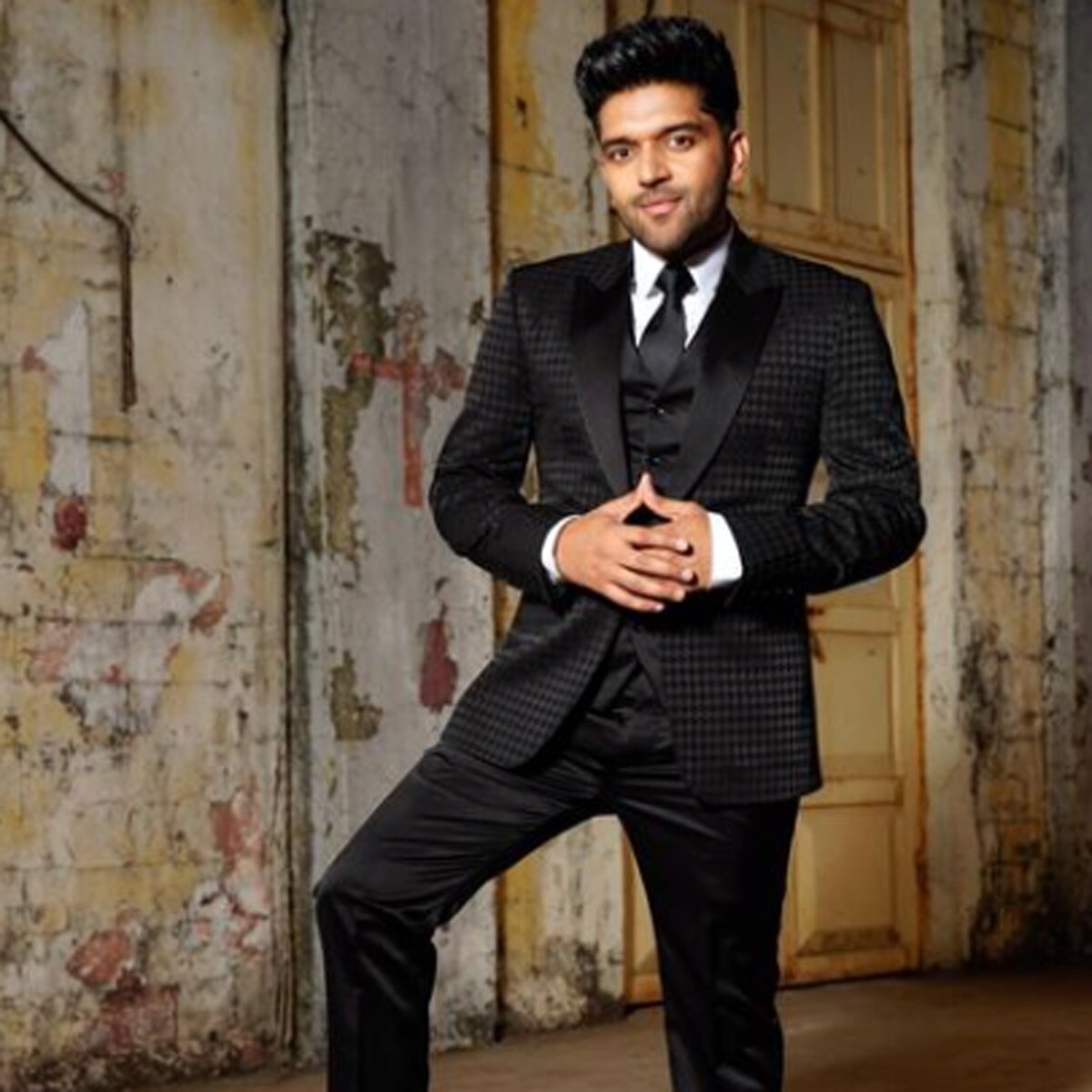  गुरु रंधावा 