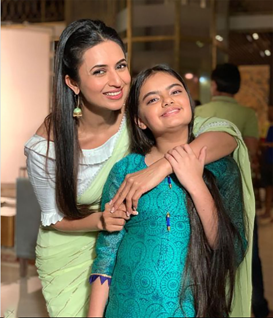 दिव्यांका त्रिपाठी, रुहानिका धवन