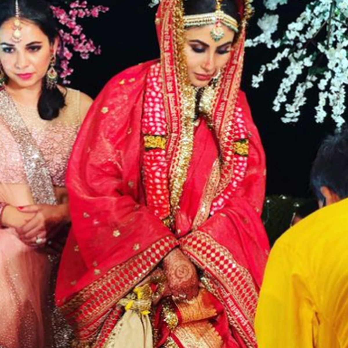  मौनी रॉय