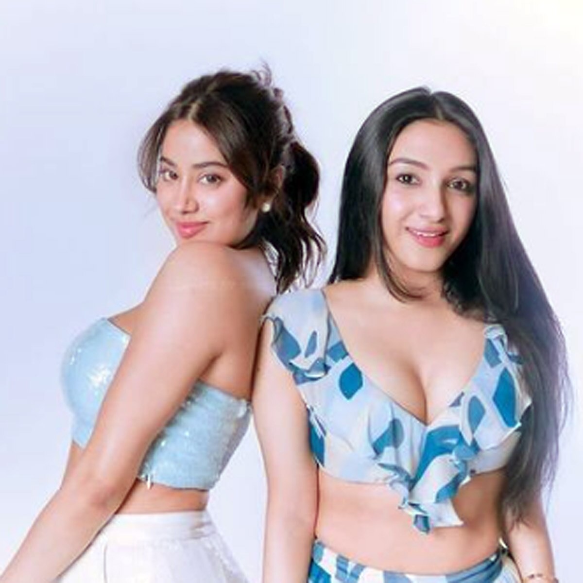  जाह्नवी कपूर, तनीषा संतोषी 