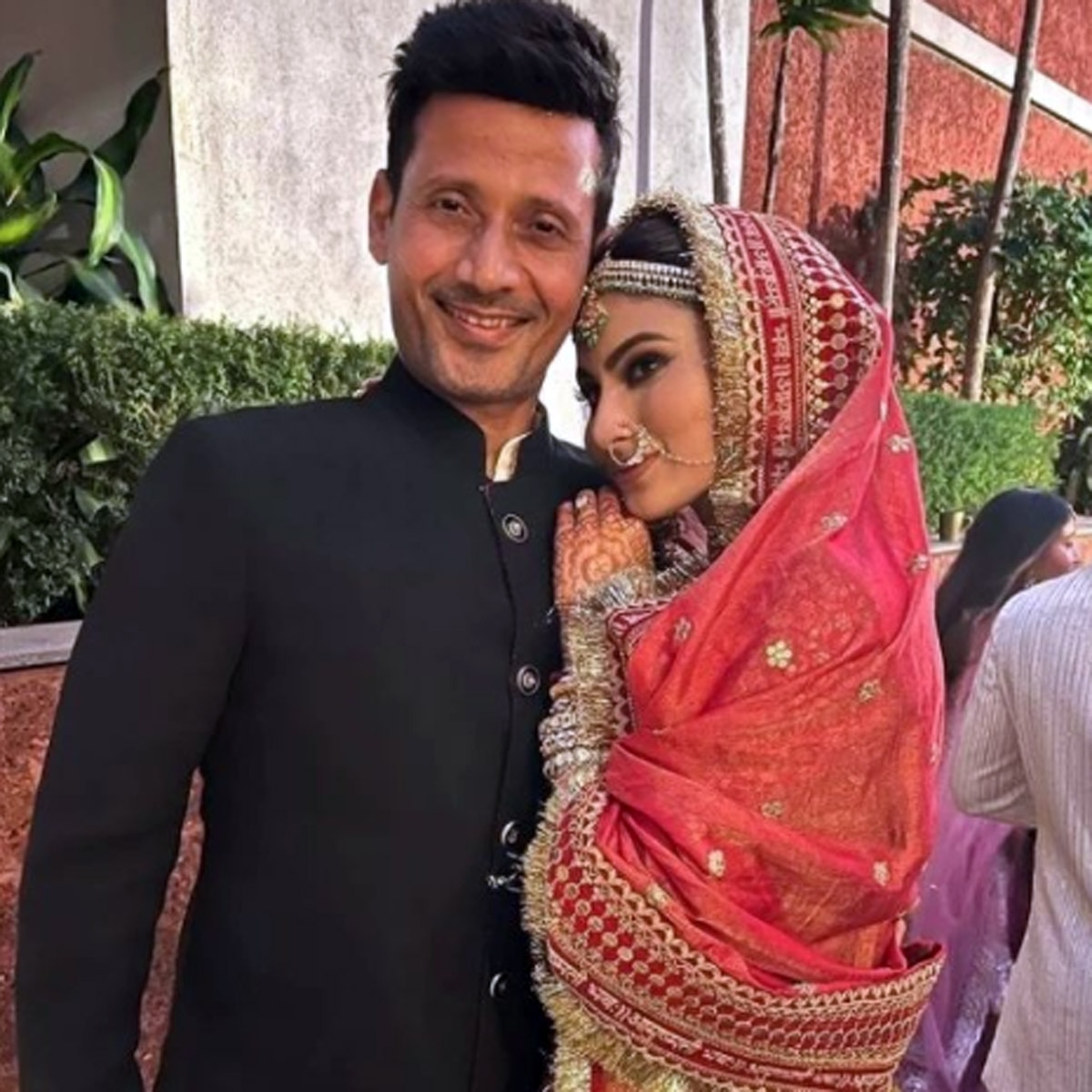  मौनी रॉय, मनमीत सिंह