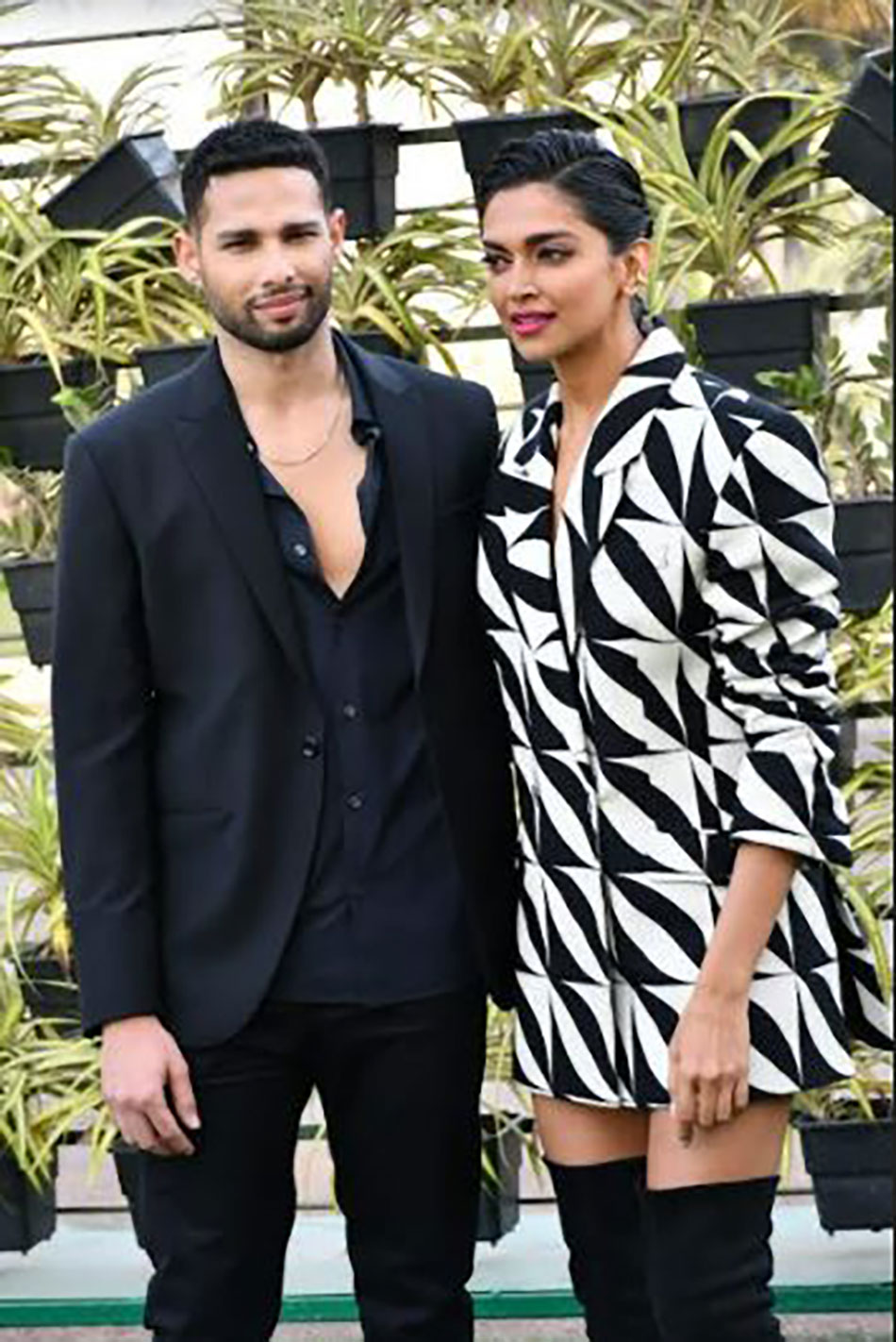  दीपिका पादुकोण, सिद्धांत चतुर्वेदी,