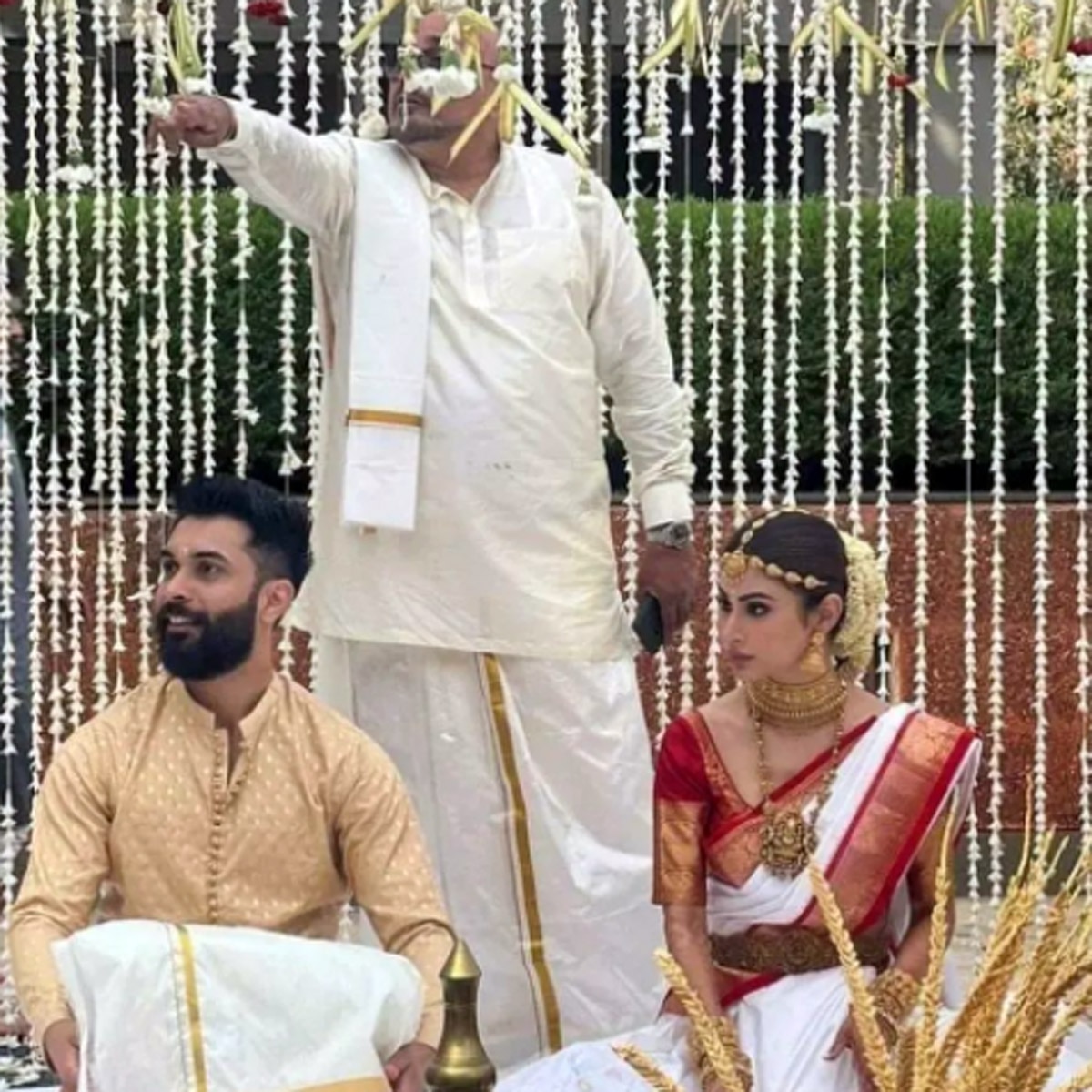 सूरज नांबियार, मौनी रॉय