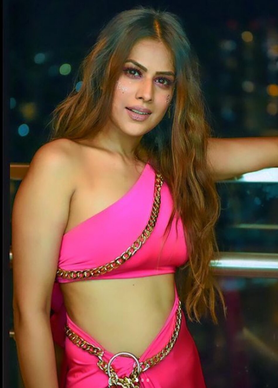 निया शर्मा 