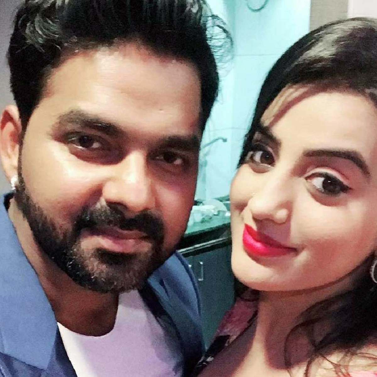 अक्षरा सिंह, पवन सिंह