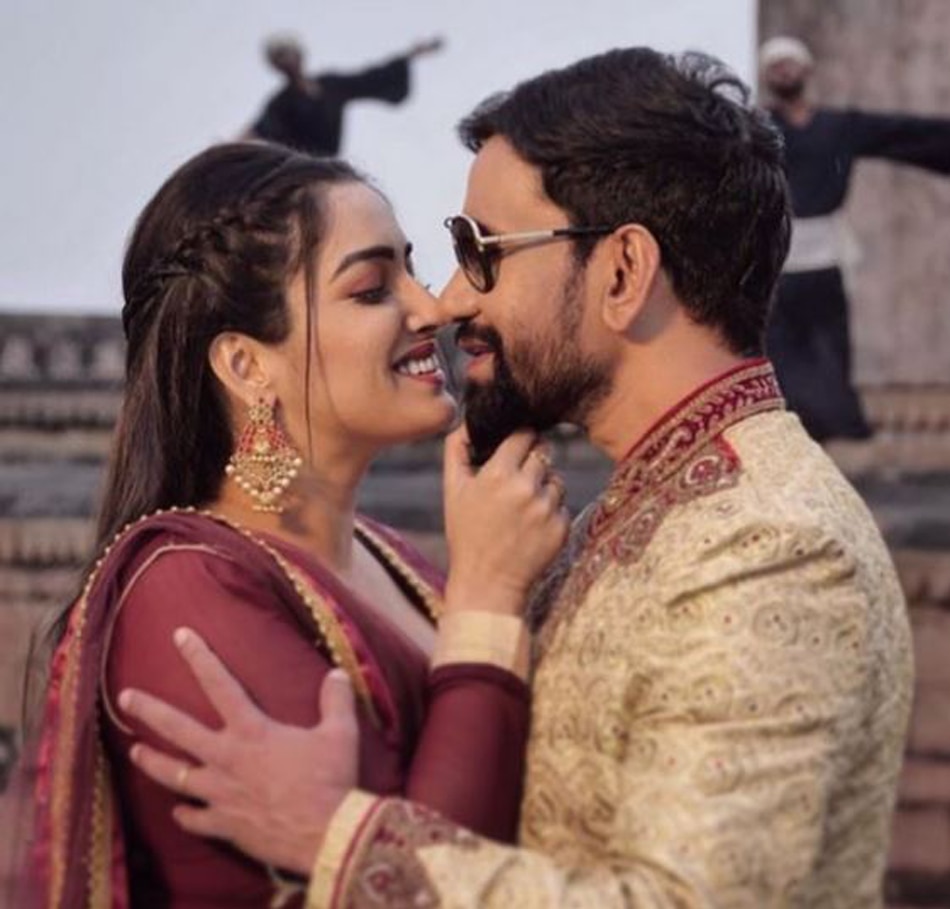 निरहुआ संग आम्रपाली दुबे