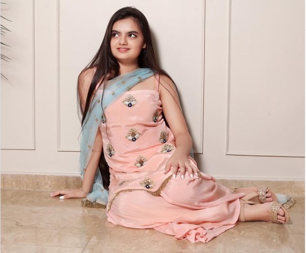  रुहानिका धवन