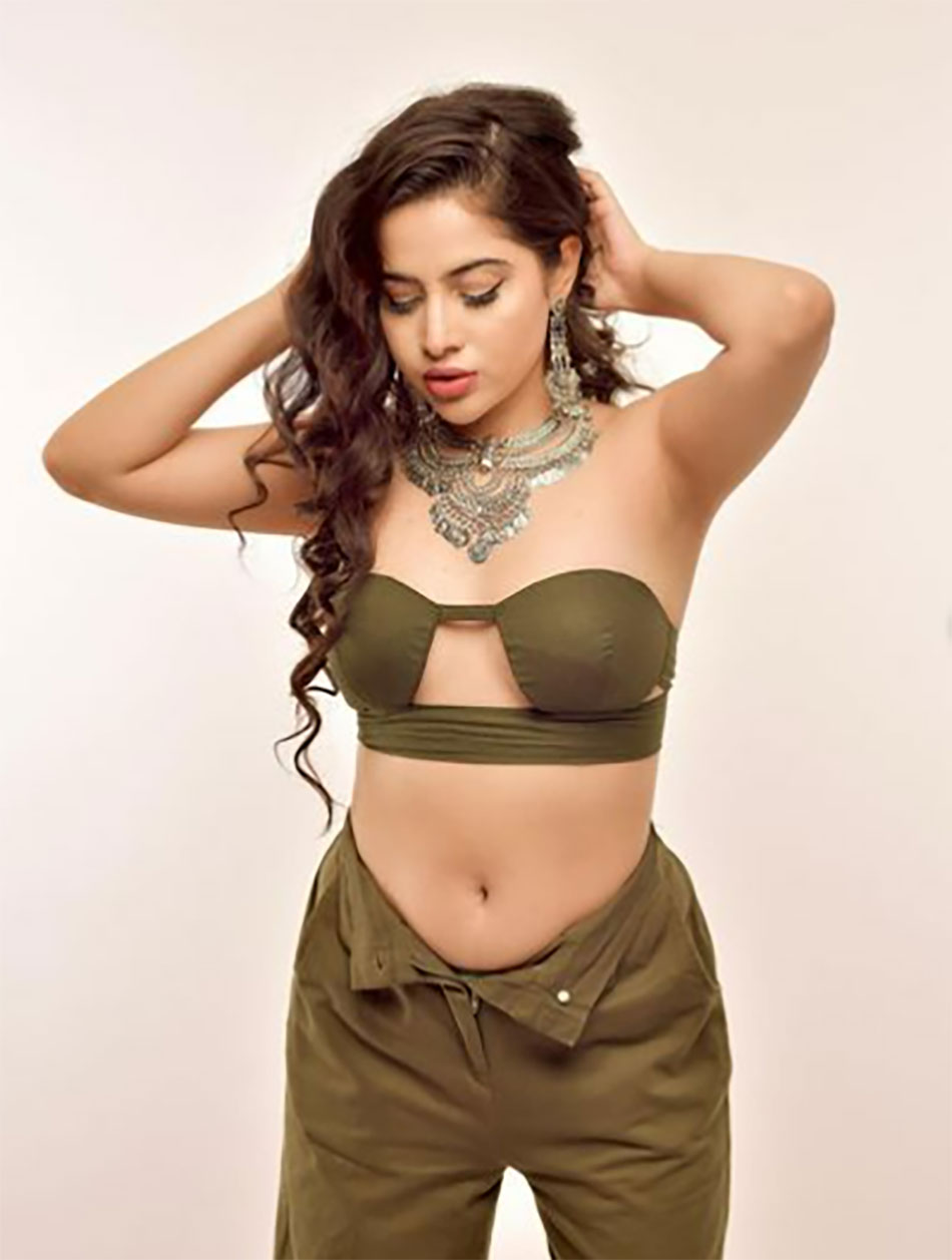  उर्फी जावेद