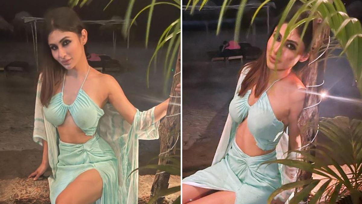 ब्रालेट-थाई हाई स्लिट स्कर्ट में Mouni Roy का स्टनिंग बीच लुक, इतनी है कीमत