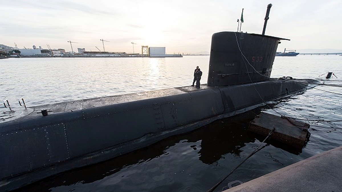 Russian submarines Internet cables