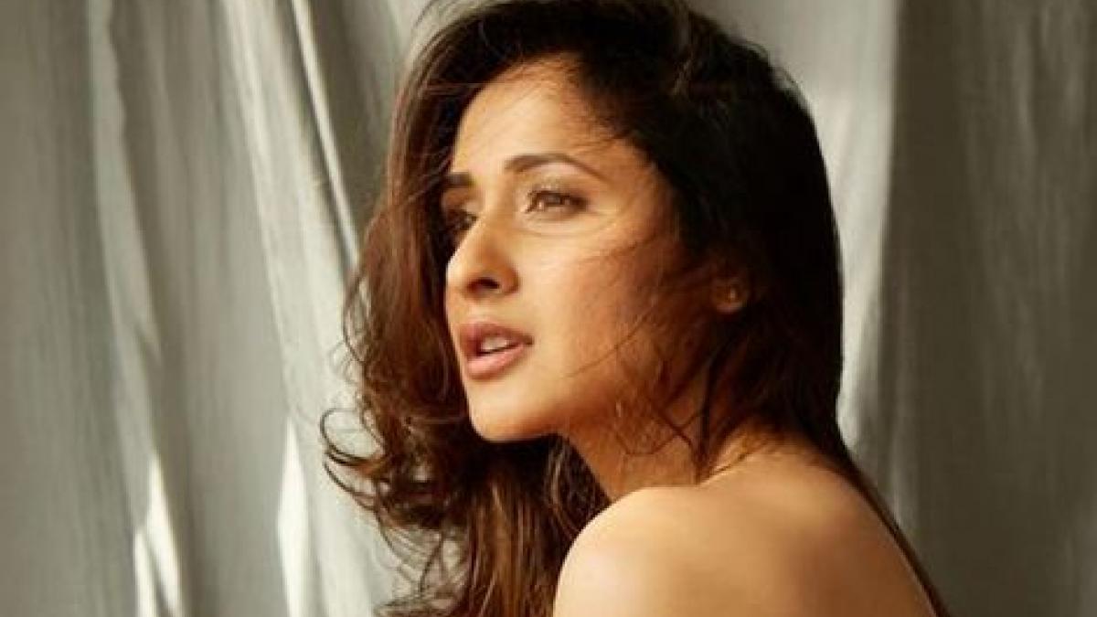 Who is Pragya Jaiswal? रियल लाइफ में काफी ग्लैमरस हैं सलमान की नई एक्ट्रेस, रोमांस के चर्चे!