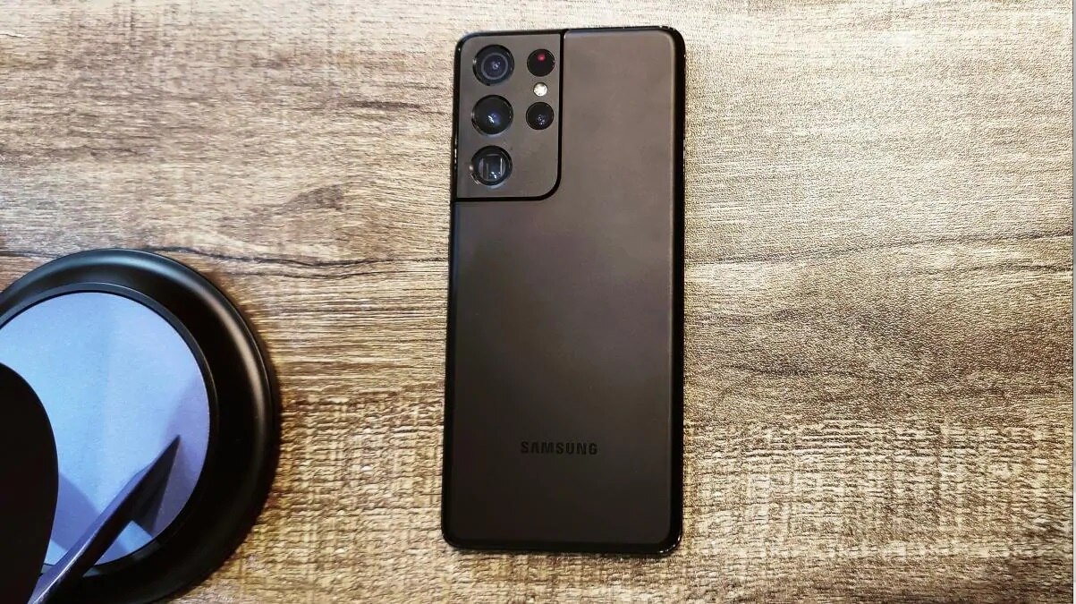 OnePlus 10 Pro vs iPhone 13 vs Xiaomi Mi 11 Ultra vs Samsung Galaxy S21 Ultra