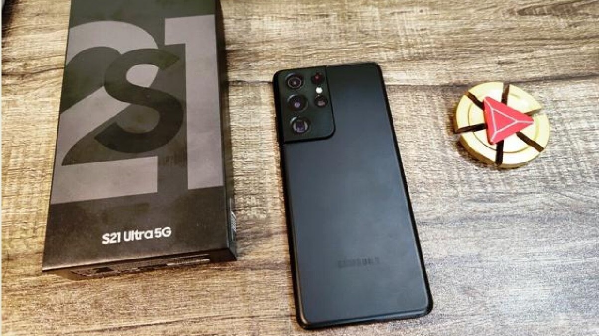 OnePlus 10 Pro vs iPhone 13 vs Xiaomi Mi 11 Ultra vs Samsung Galaxy S21 Ultra