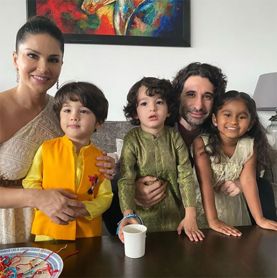 सनी लियोनी फैमिली के साथ 