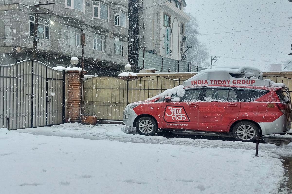 Heavy Snowfall in kashmir