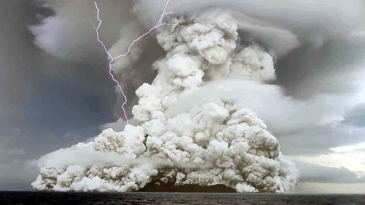 tonga volcano eruption