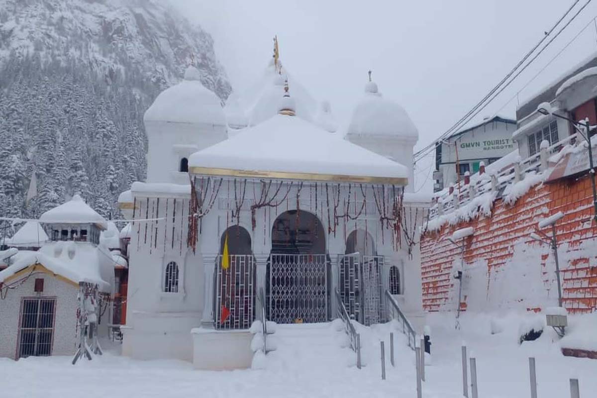 Kashi Snowfall (Photo-Omkar Bahuguna)