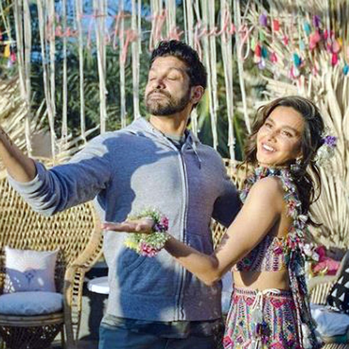 शिबानी दांडेकर मेहंदी फोटोज