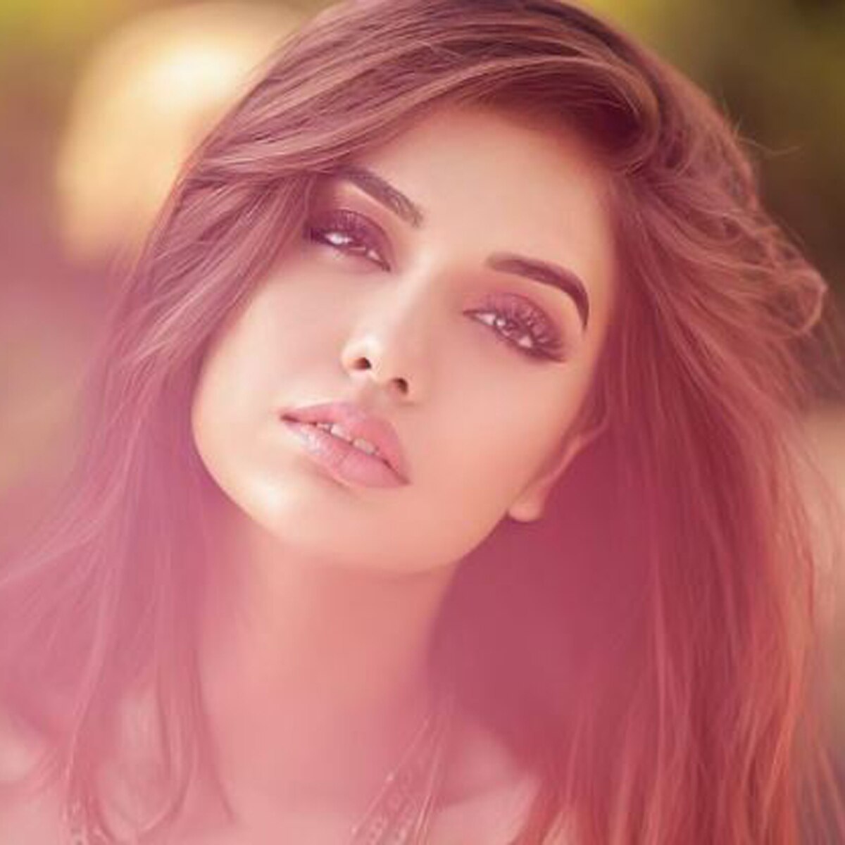 दिव्या अग्रवाल 