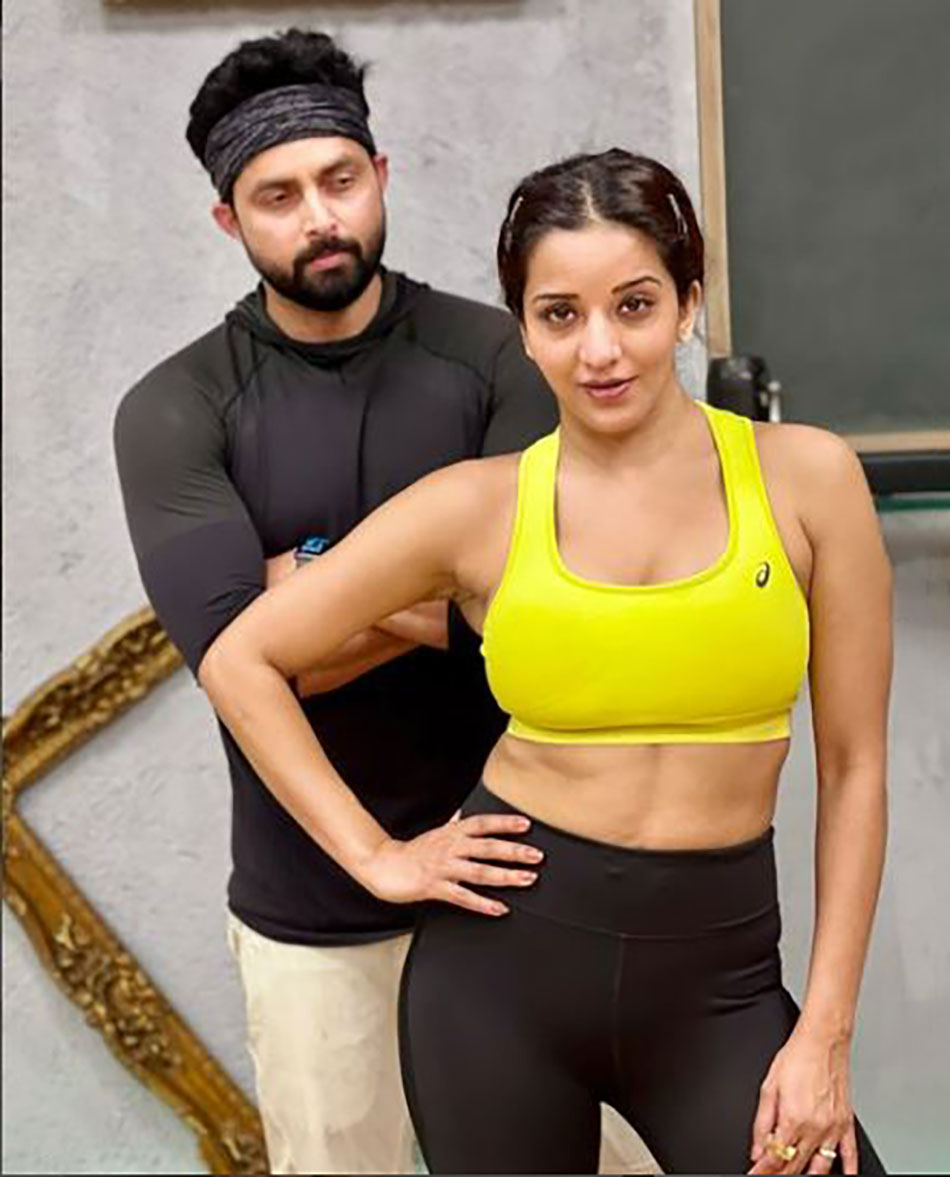 मोनालिसा पति के साथ