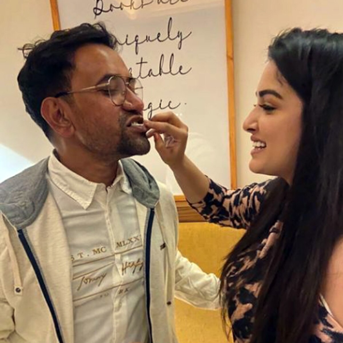  दिनेश लाल यादव निरहुआ, आम्रपाली दुबे 