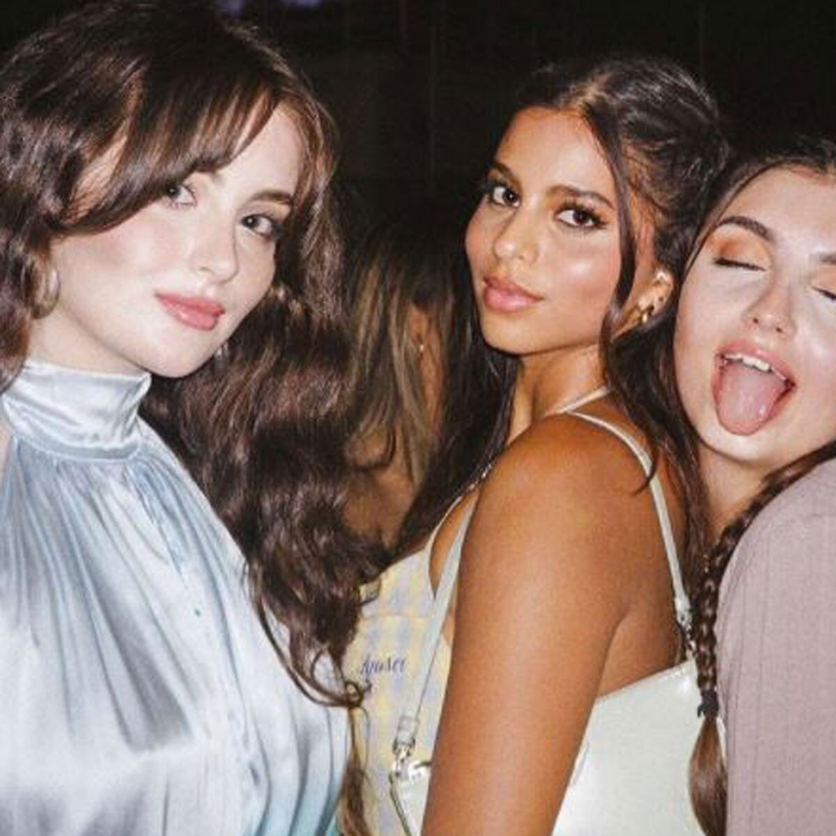  सुहाना खान दोस्तों के साथ