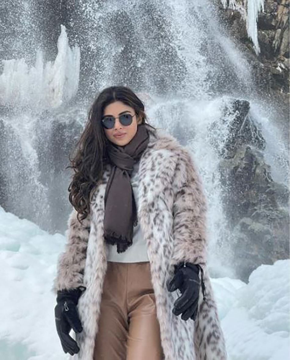 मौनी रॉय 