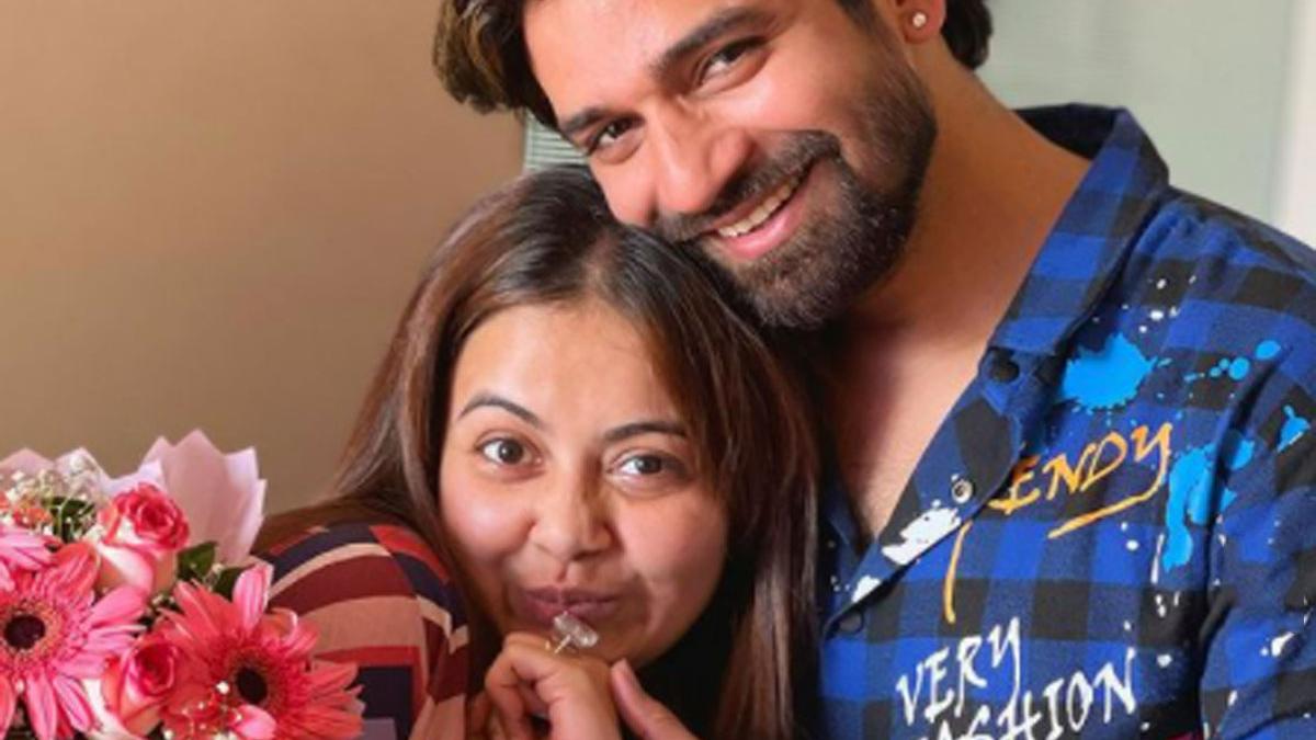 Devoleena-Vishal Not Engaged: ऑनस्क्रीन देवर को डेट नहीं कर रहीं Devoleena Bhattacharjee, सगाई की फोटोज का जानें सच