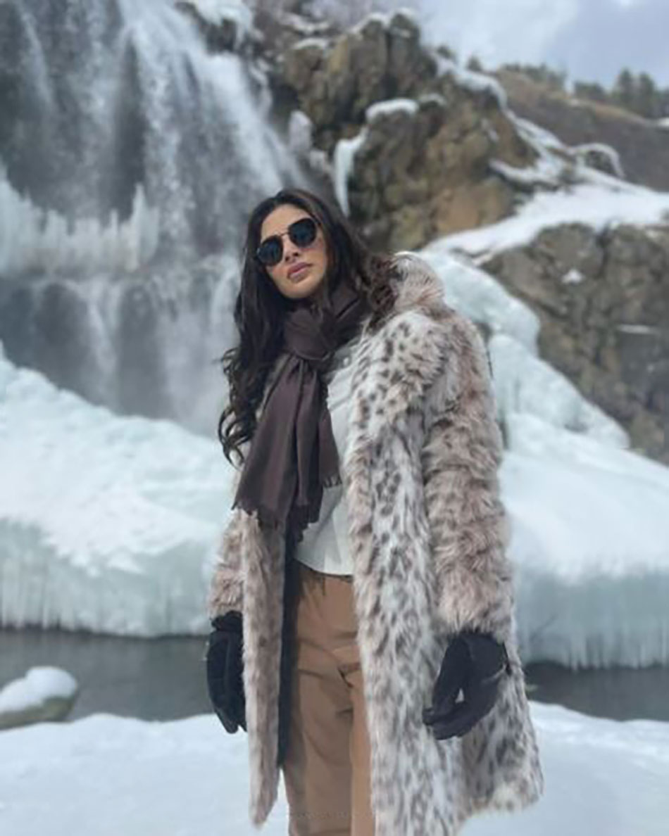 मौनी रॉय 