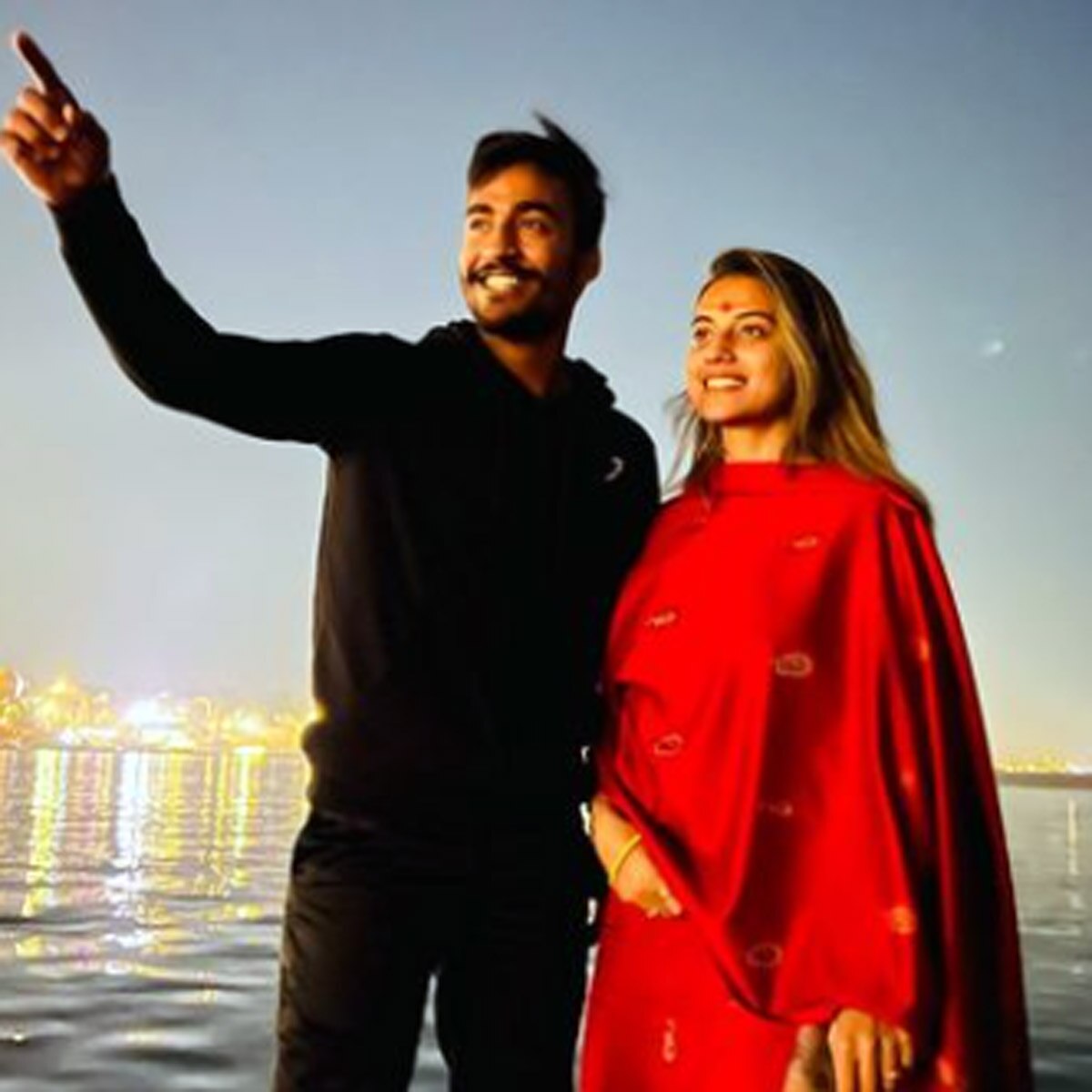  अक्षरा सिंह, विवेक केसरी 