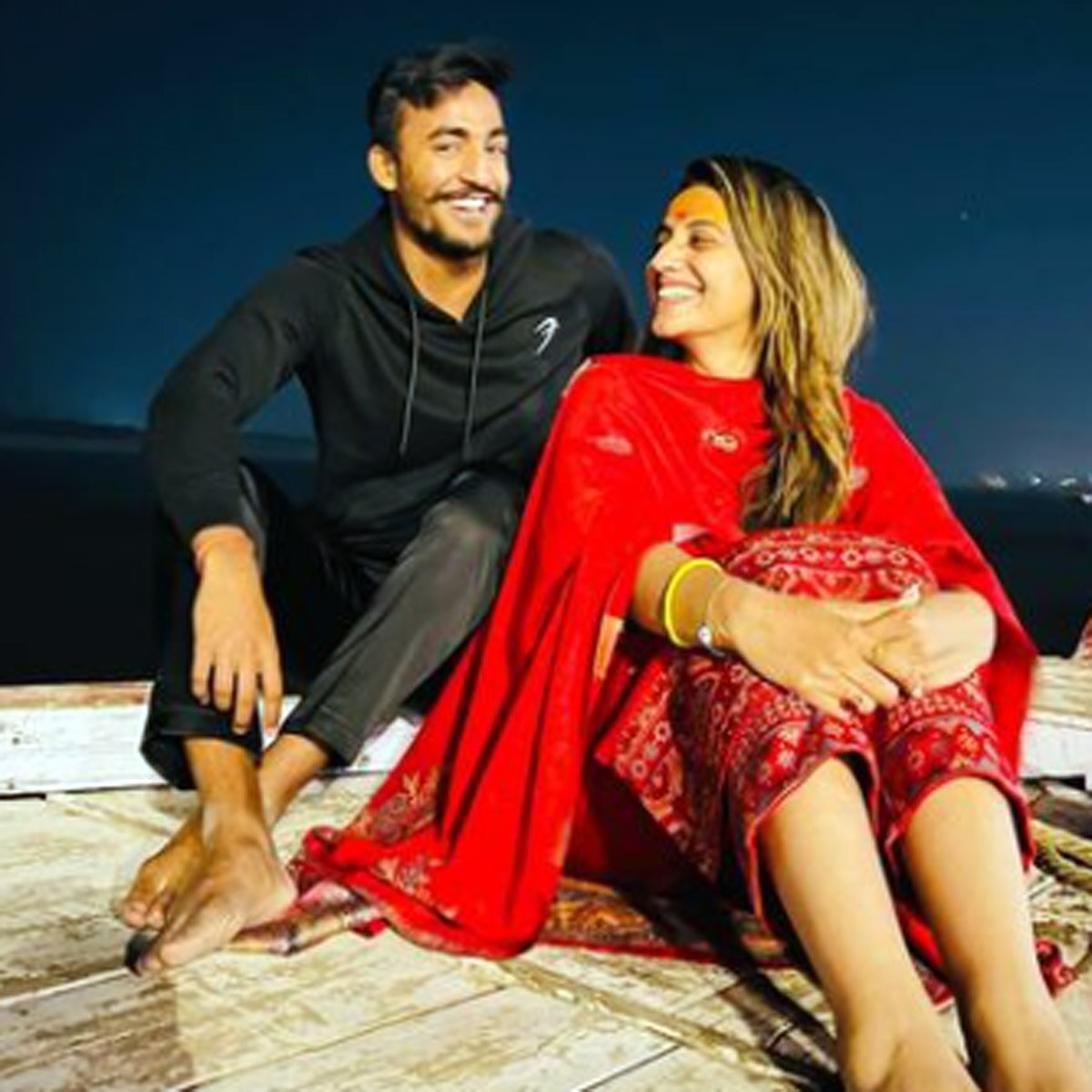  अक्षरा सिंह, विवेक केसरी 